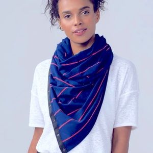 Lululemon Vinyasa Scarf Snap Button